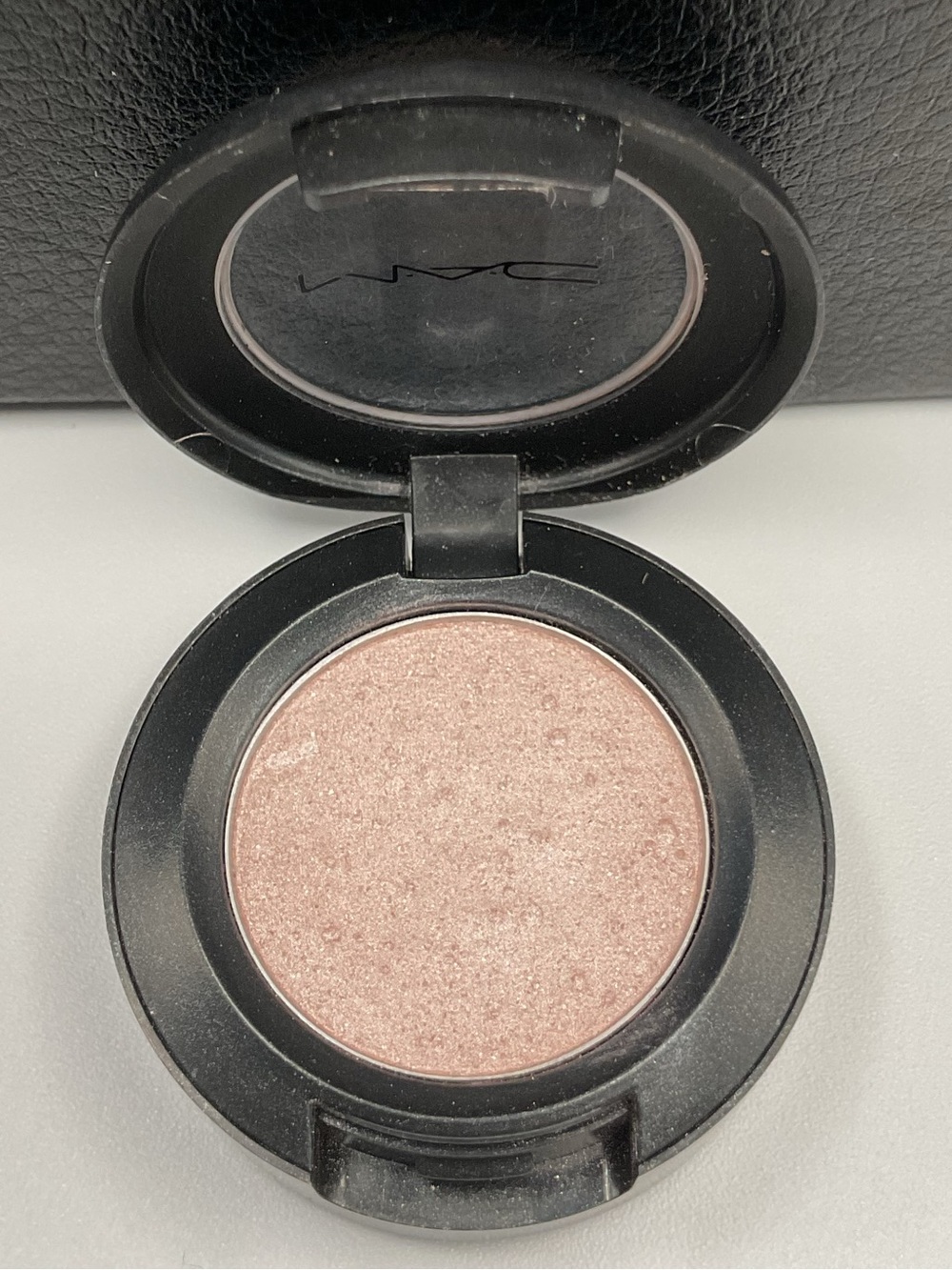 MAC Cosmetics Frost Eyeshadow in Phloof! - Swatched, Rare, HTF, Discontinued - Picture 9 of 16